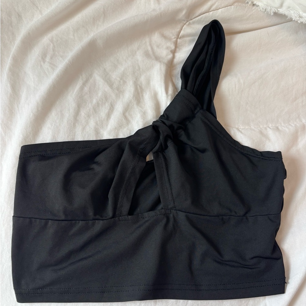 SHEIN Black One-Shoulder Twist Crop Top
